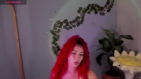 Snapshot of curlyy915e chatting on December 14, 11:53 pm Curly915e online show from December 14, 11:53 pm