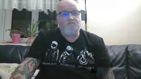 curtus14 online show from December 8, 9:41 pm