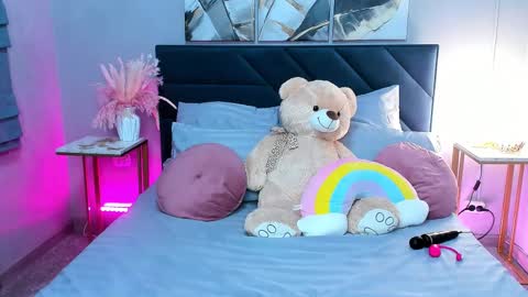 Snapshot of curvy_dynamite chatting on October 11, 1:16 am Sammy online show from October 11, 1:16 am