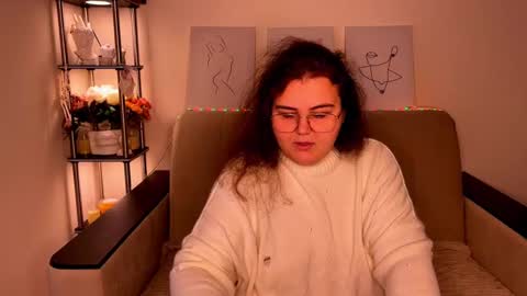 Snapshot of curvy_janie chatting on December 12, 7:19 am Jane online show from December 12, 7:19 am