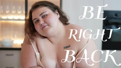 Snapshot of curvy_janie chatting on December 12, 10:24 am Jane online show from December 12, 10:24 am