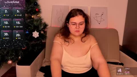 Snapshot of curvy_janie chatting on December 15, 9:24 am Jane online show from December 15, 9:24 am