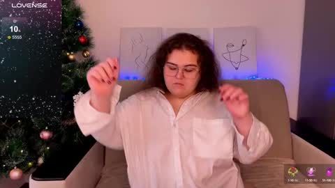 Snapshot of curvy_janie chatting on December 17, 5:29 am Jane online show from December 17, 5:29 am