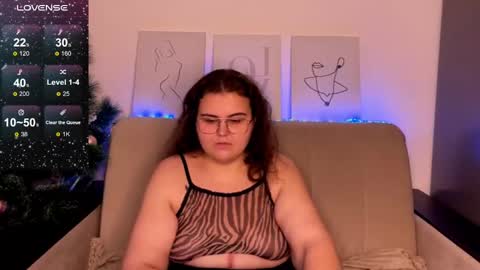Snapshot of curvy_janie chatting on December 18, 9:04 am Jane online show from December 18, 9:04 am
