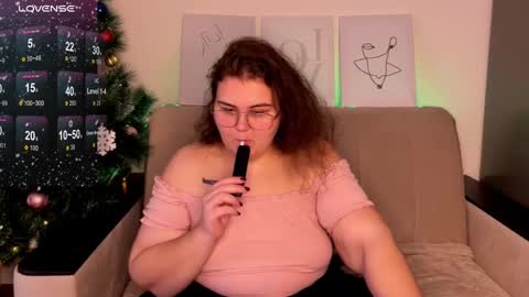 Snapshot of curvy_janie chatting on December 20, 5:57 am Jane online show from December 20, 5:57 am