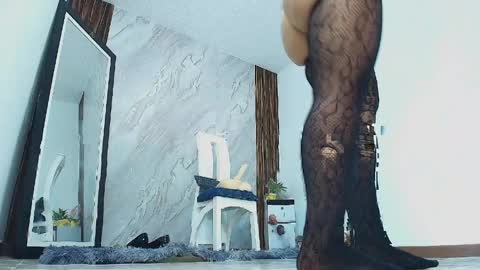 ISABEL online show from April 17, 2:25 am