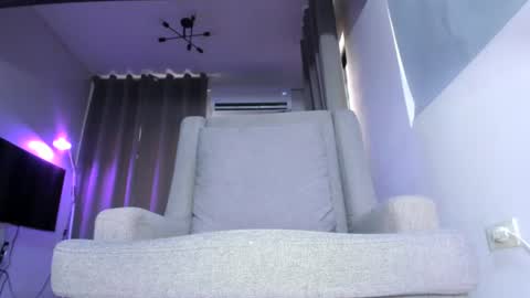 Snapshot of curvybabex chatting on July 2, 12:10 am Courtney online show from July 2, 12:10 am