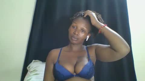 Snapshot of curvybootyj chatting on January 18, 7:04 pm CuteJJudy online show from January 18, 7:04 pm