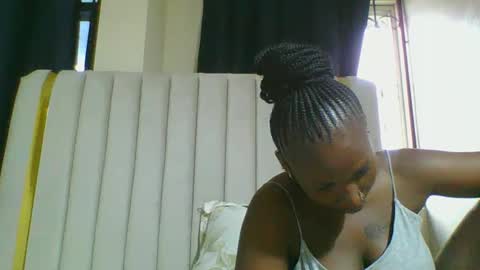 Snapshot of curvybootyj chatting on February 11, 4:11 am CuteJJudy online show from February 11, 4:11 am