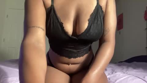 Curvycutie18 online show from December 18, 3:47 am