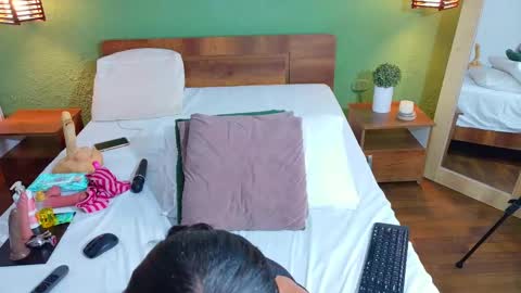 Danna online show from September 18, 8:33 pm