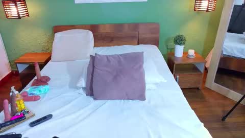 Danna online show from February 10, 1:37 pm