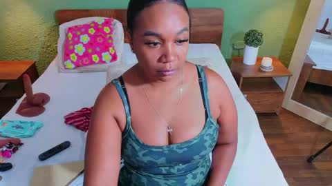 Snapshot of curvyebonyy_ chatting on June 4, 6:47 pm Danna online show from June 4, 6:47 pm