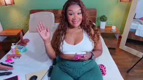 Snapshot of curvyebonyy_ chatting on July 22, 8:33 pm Danna online show from July 22, 8:33 pm