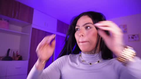 Snapshot of curvyliciouss chatting on December 20, 10:43 pm Samantha online show from December 20, 10:43 pm