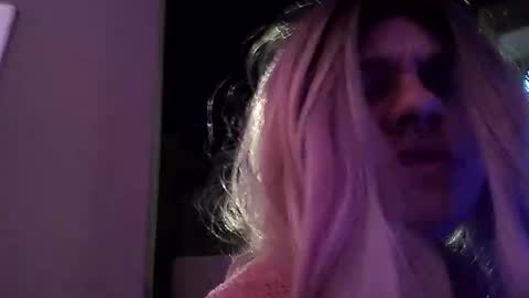 Snapshot of curvylucifinaxxx chatting on December 2, 8:30 am Lucifina ganja kittens online show from December 2, 8:30 am