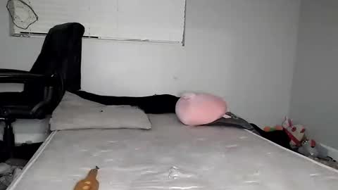 Snapshot of curvylucifinaxxx chatting on December 30, 5:15 am Lucifina ganja kittens online show from December 30, 5:15 am