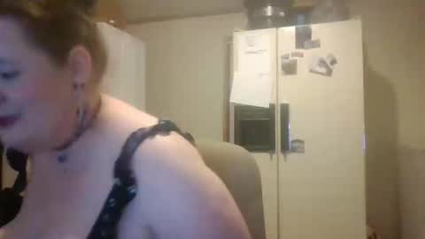 Snapshot of curvyplayday chatting on April 29, 3:43 am dahlia -kim online show from April 29, 3:43 am
