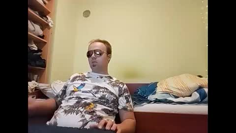 cute69696969 online show from December 25, 2:03 am