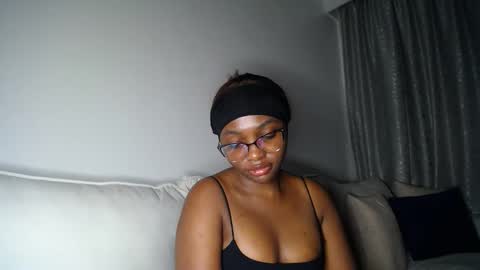 Liya online show from April 20, 5:59 pm