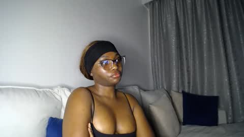 Liya online show from April 21, 1:42 am