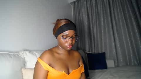 Liya online show from April 22, 1:08 am