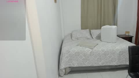 Snapshot of cute_brunett chatting on December 9, 4:12 am Sara online show from December 9, 4:12 am