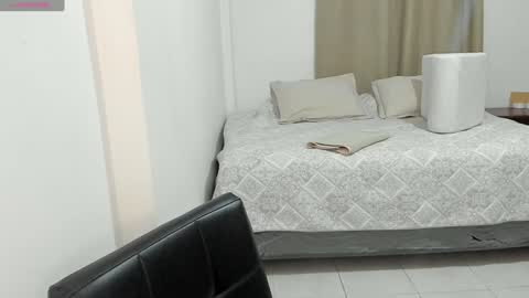 Snapshot of cute_brunett chatting on December 15, 4:18 am Sara online show from December 15, 4:18 am