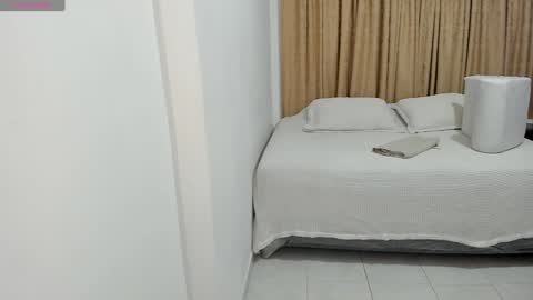 Snapshot of cute_brunett chatting on January 1, 5:22 am Sara online show from January 1, 5:22 am