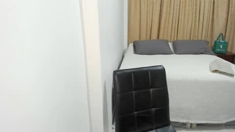 Snapshot of cute_brunett chatting on February 14, 6:02 am Sara online show from February 14, 6:02 am