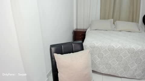 Snapshot of cute_brunett chatting on September 14, 3:27 am Sara online show from September 14, 3:27 am