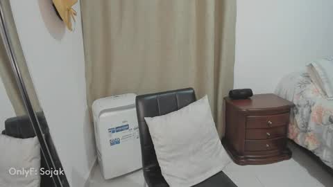 Snapshot of cute_brunett chatting on April 28, 4:06 am Sara online show from April 28, 4:06 am
