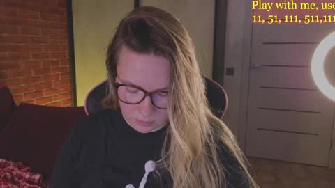 Snapshot of cute_darina chatting on December 13, 5:27 am Everyday stream in the same time online show from December 13, 5:27 am