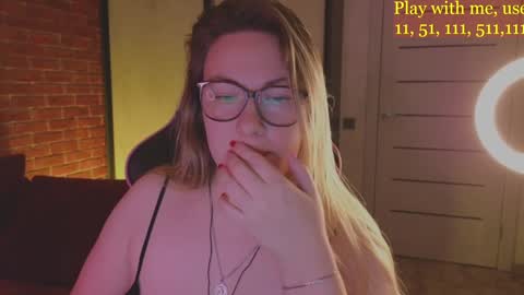 Snapshot of cute_darina chatting on December 13, 11:34 am Everyday stream in the same time online show from December 13, 11:34 am