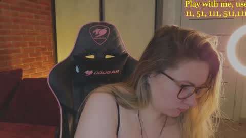 Snapshot of cute_darina chatting on December 14, 7:40 am Everyday stream in the same time online show from December 14, 7:40 am