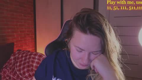 Snapshot of cute_darina chatting on December 27, 1:32 am Everyday stream in the same time online show from December 27, 1:32 am