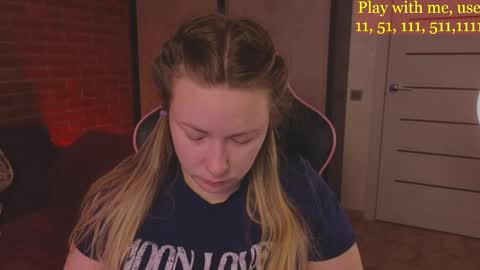 Snapshot of cute_darina chatting on February 21, 1:44 am Everyday stream in the same time online show from February 21, 1:44 am