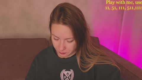 Snapshot of cute_darina chatting on October 4, 1:25 am Everyday stream in the same time online show from October 4, 1:25 am