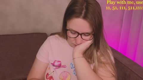 Snapshot of cute_darina chatting on October 16, 1:39 am Everyday stream in the same time online show from October 16, 1:39 am