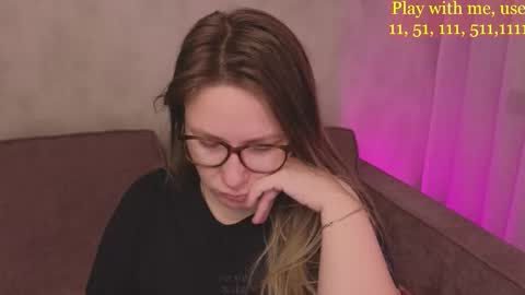 Snapshot of cute_darina chatting on October 28, 1:09 am Everyday stream in the same time online show from October 28, 1:09 am