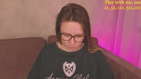 Snapshot of cute_darina chatting on November 5, 1:27 am Everyday stream in the same time online show from November 5, 1:27 am