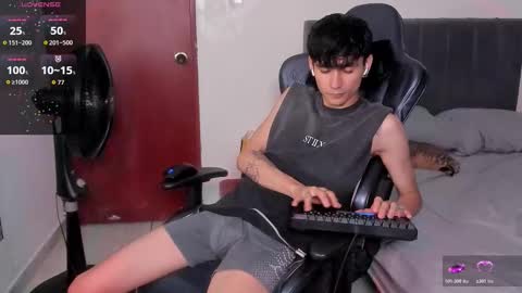 Snapshot of cute_diego_ chatting on December 17, 12:05 am Diego online show from December 17, 12:05 am