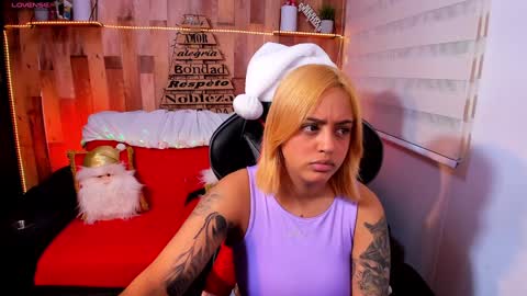    Independent Model online show from December 5, 11:07 pm