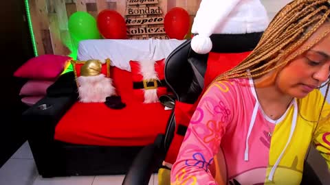    Independent Model online show from December 24, 3:05 am