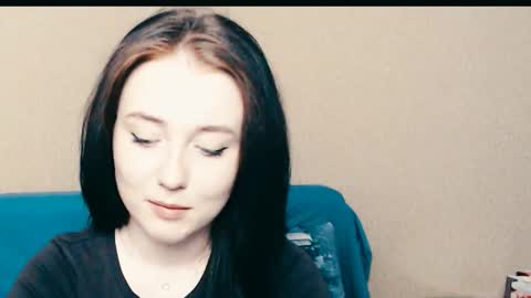 Snapshot of cute_emeli_ chatting on November 6, 8:15 am cute_emeli_ online show from November 6, 8:15 am