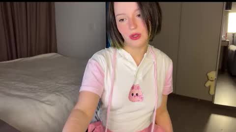 Snapshot of cute_emiliya chatting on March 26, 1:44 am Emily online show from March 26, 1:44 am