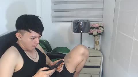 Snapshot of cute_enzo24 chatting on December 10, 9:01 am cute_enzo24 online show from December 10, 9:01 am