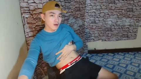 Snapshot of cute_enzo24 chatting on February 19, 7:06 am cute_enzo24 online show from February 19, 7:06 am