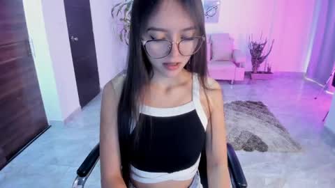 Snapshot of cute_fox_1 chatting on May 2, 2:44 pm Bella Fox online show from May 2, 2:44 pm