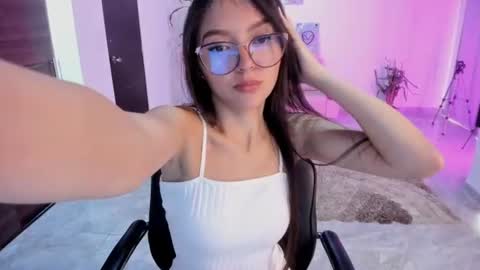 Snapshot of cute_fox_1 chatting on July 17, 2:34 pm Bella Fox online show from July 17, 2:34 pm